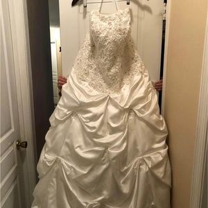Plus Size Wedding Gown as 22-24